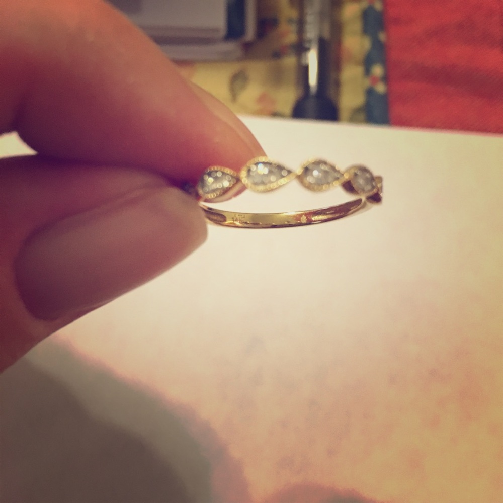 Teardrop Diamond stacking Ring so 7